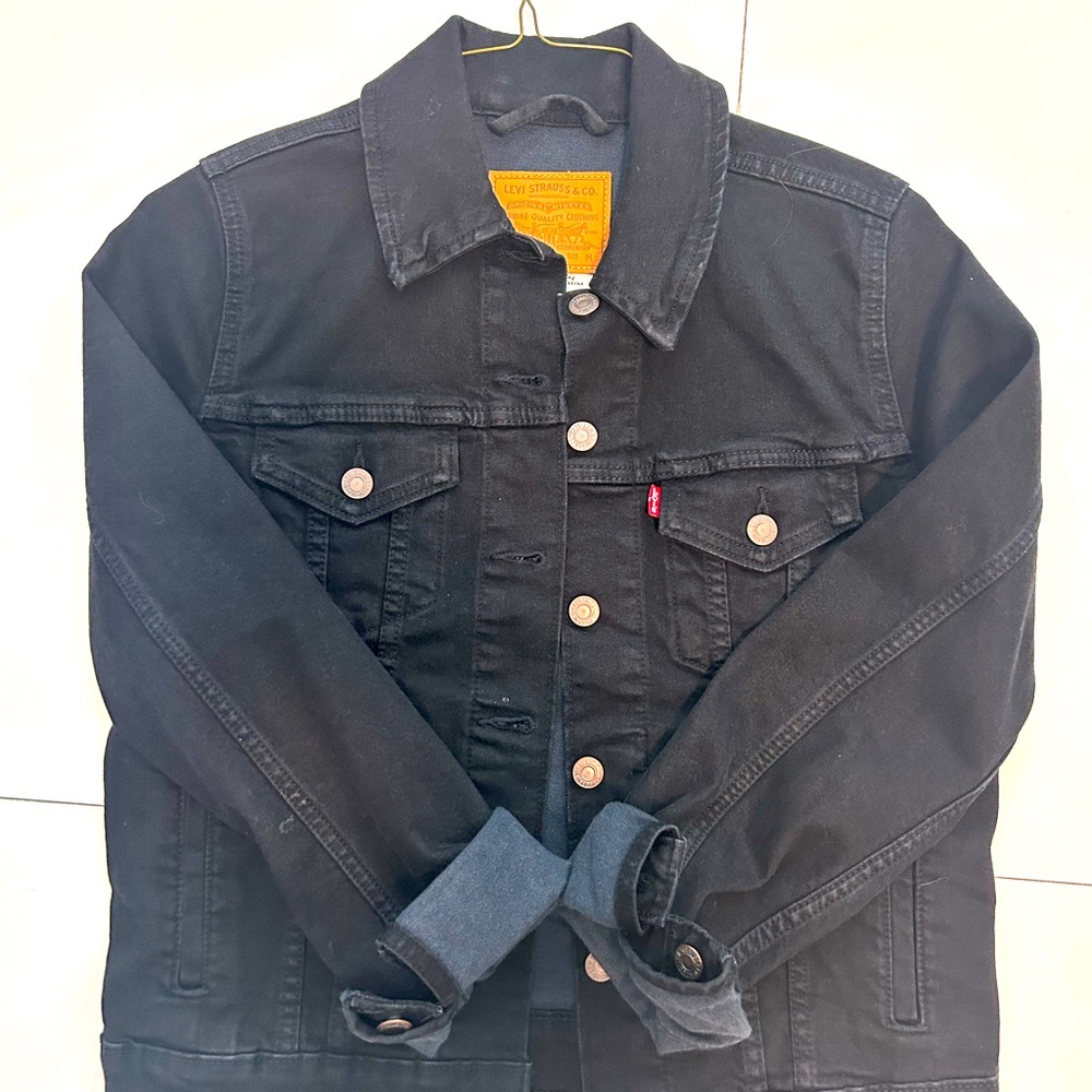 Black Levis Trucker